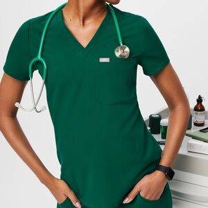 Figs Hunter Green women’s Catarina one pocket scrub top size small